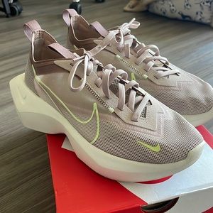 Nike Vista Lite shoe